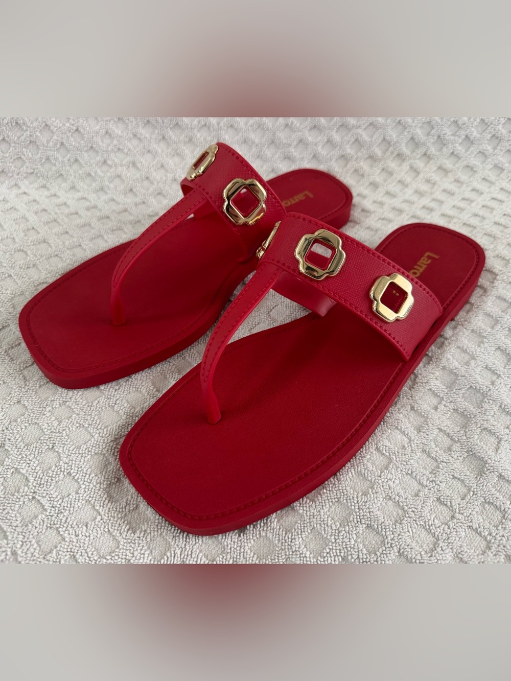 Larroude Milan Jelly Flat Thong Sandals Scarlet Red EUR 39-40 Womens US 8-9 Gold